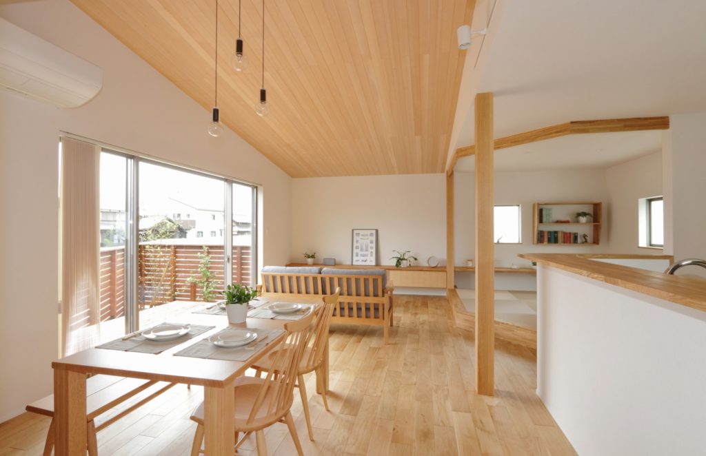 滋賀の注文住宅会社が建てた板張り天井のお家