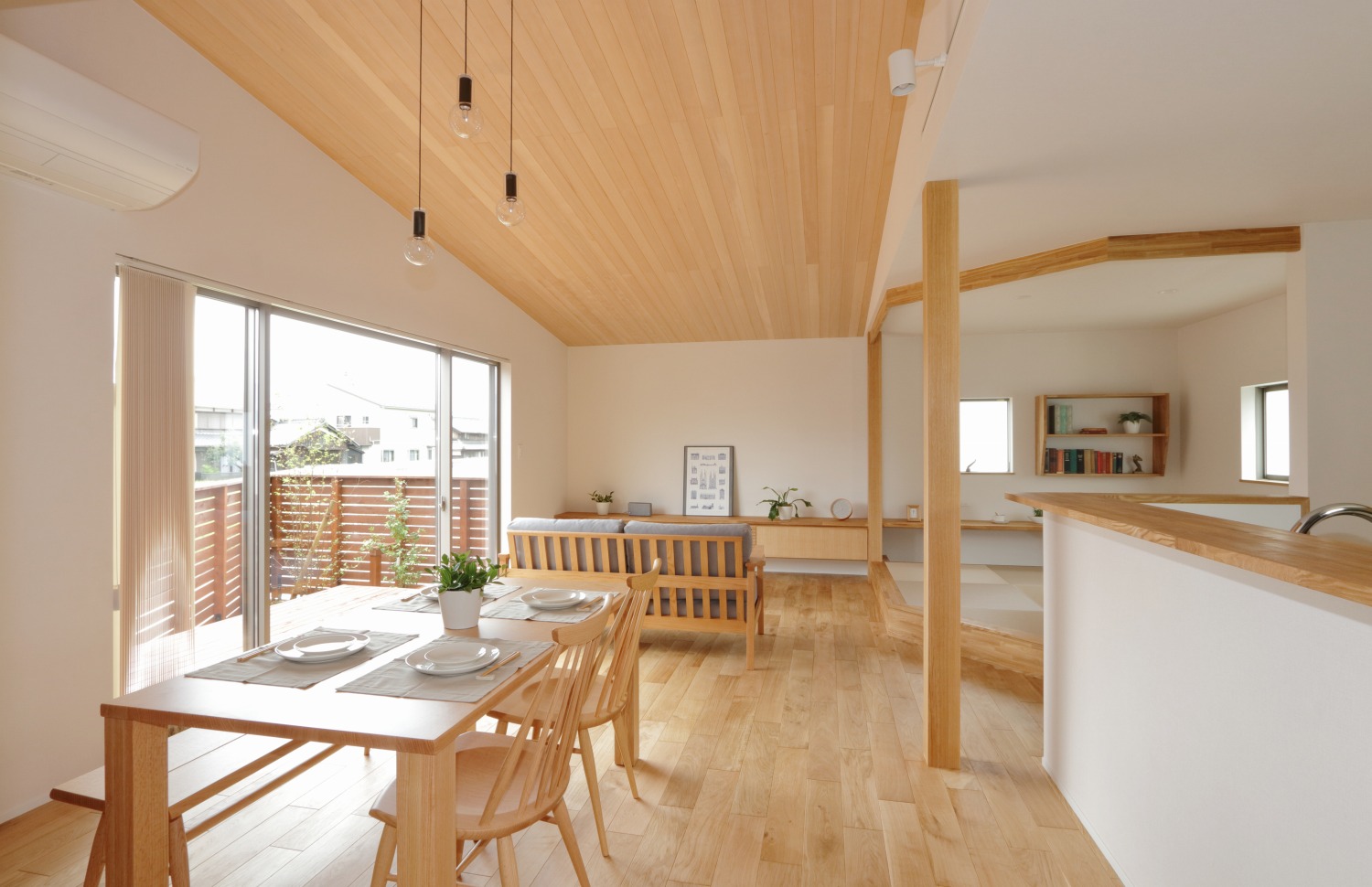 滋賀の注文住宅会社が建てた板張り天井のお家