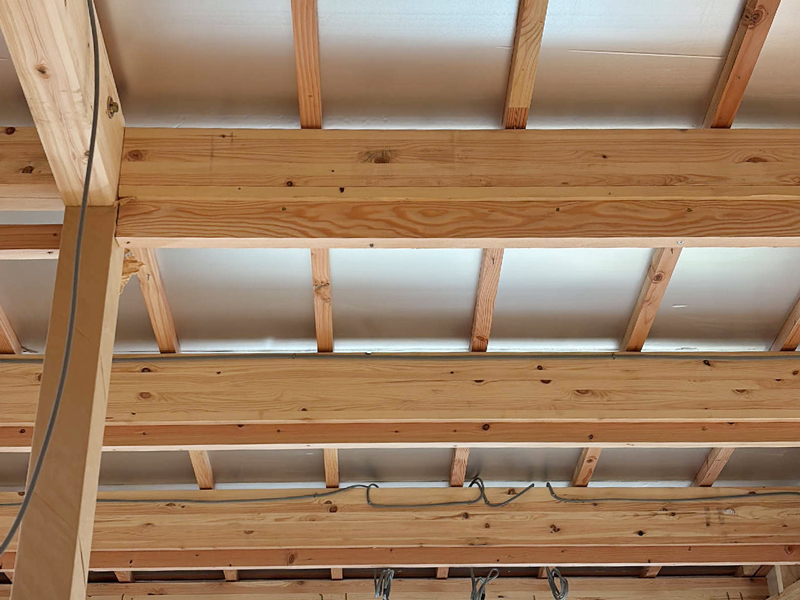 大津市 字野の家 2階建て 現場チェック 屋根断熱材設置確認