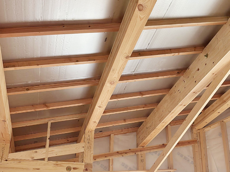 滋賀県 美畑の家 2階建て 現場チェッ屋根断熱材設置確認