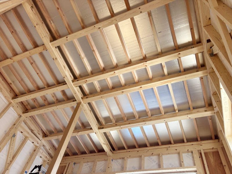 滋賀県 石守の家 2階建て 現場チェック 屋根断熱材設置確認