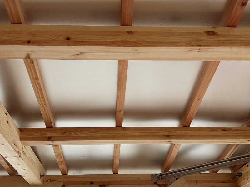 青海の家 2階建て 現場チェック 屋根断熱材設置確認