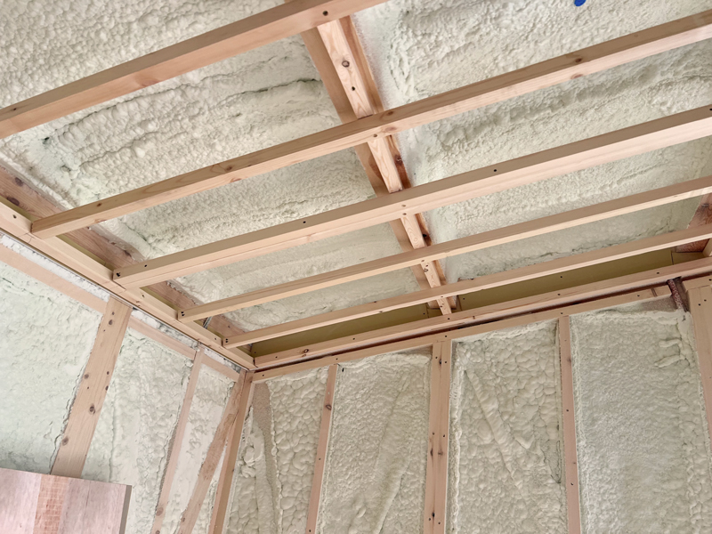 榛木の家 2階建て 現場チェック 吹付断熱施工確認