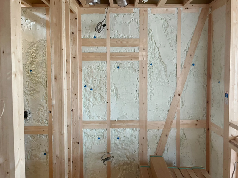 大津市 泰平の家 2階建て 現場チェック 吹付断熱施工確認