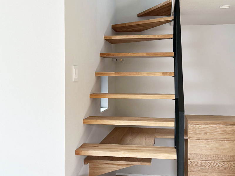 守山市 門田の家 2階建て 現場チェック 階段手摺取付確認