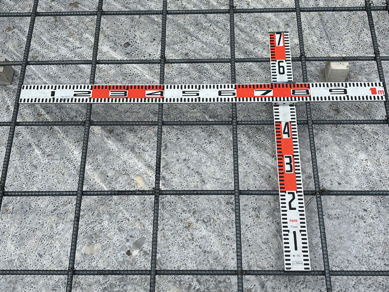 滋賀県 石守の家 2階建て 現場チェック スラブ配筋ピッチ確認