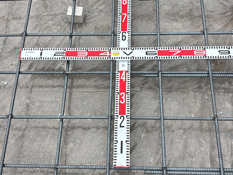 滋賀県 森本の家 2階建て 現地チェック スラブ配筋ピッチ確認
