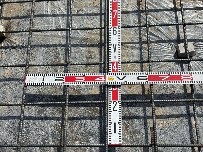 滋賀県 花山の家 2階建て 現場チェック スラブ配筋ピッチ確認