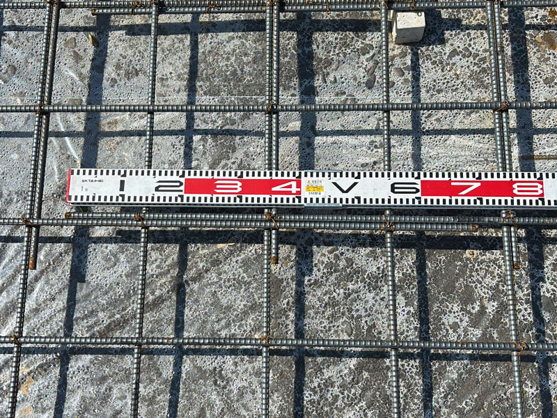 滋賀県 久川原の家 平屋 現場チェック スラブ筋継手長さ確認