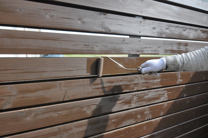 お家のアフターサポートの板塀の再塗装