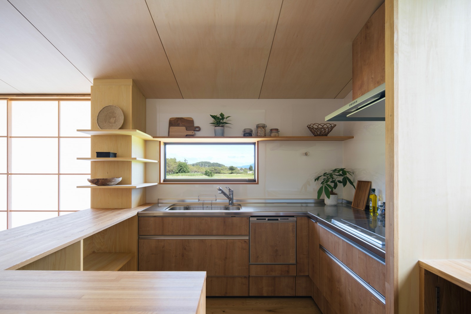 滋賀の自然豊かな家のキッチン