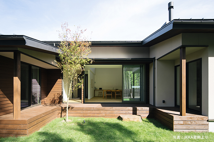 琵琶湖の側の見学会の家の全開放ができる窓