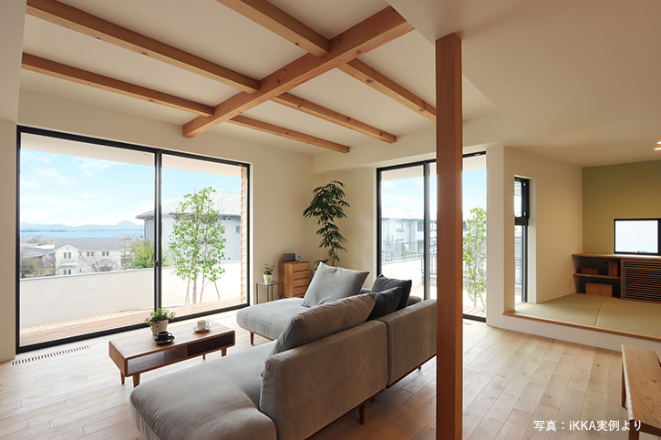 琵琶湖の側の見学会の家のゲストが集う2階のセカンドリビング