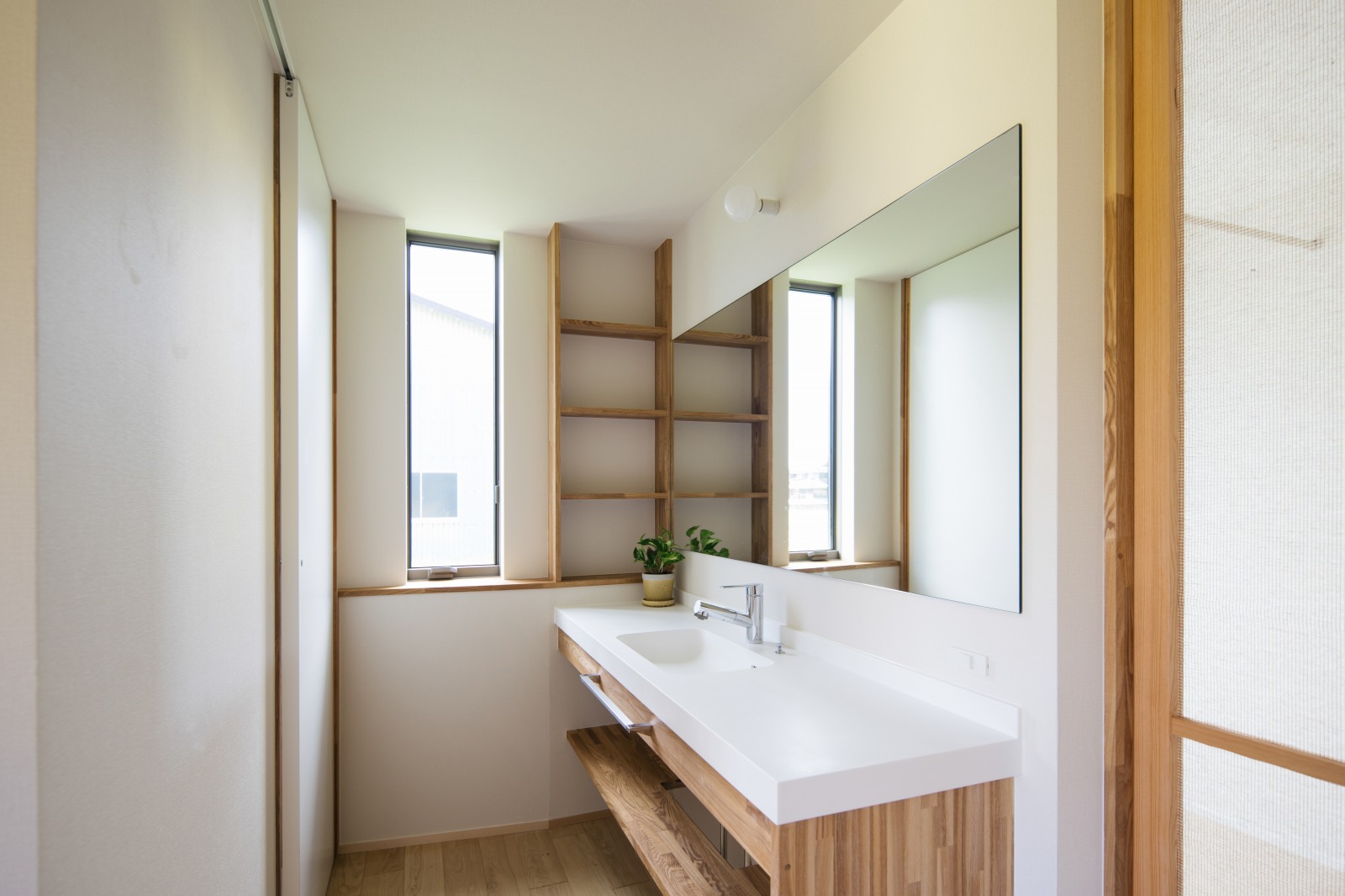 滋賀の自然豊かな家の洗面室