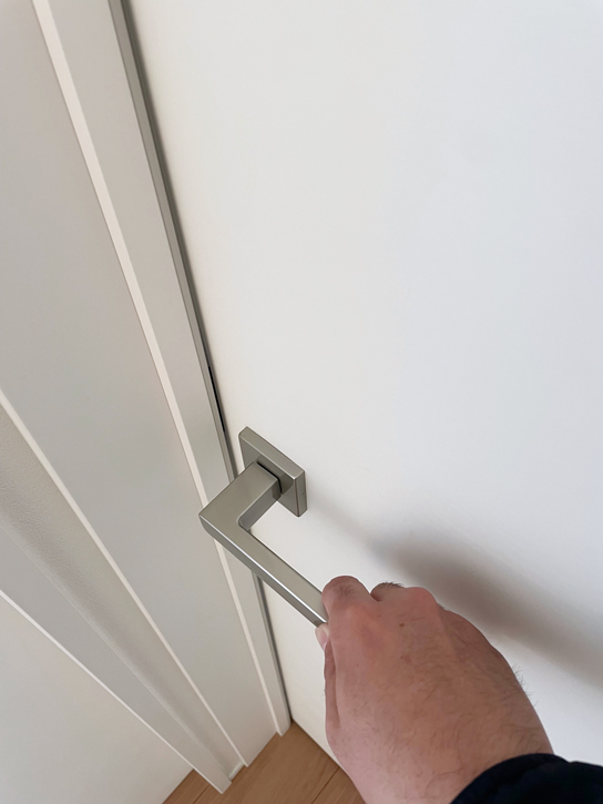 室内ドアのハンドルの調整方法