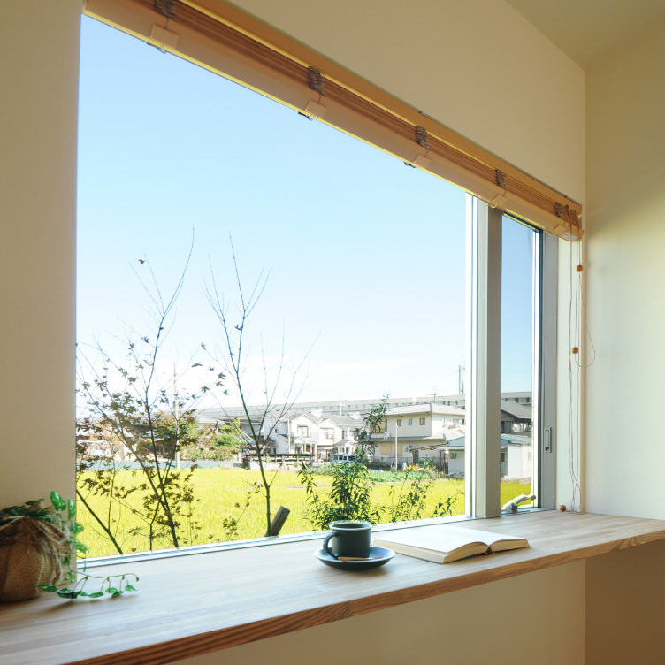 滋賀で自然素材の家なら工務店のiKKAダイコーホームの四季の風景を切り取る窓のイメージ
