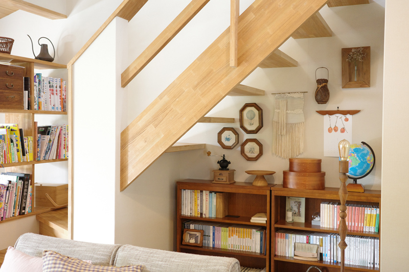 猫と暮らす家の居場所になるオープン階段