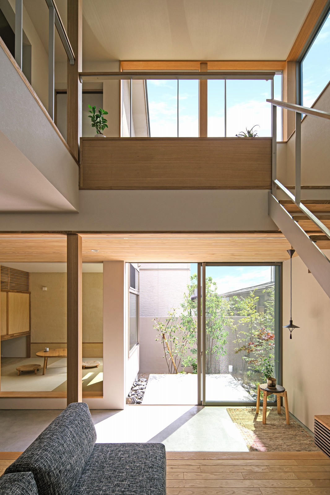 京都で自然素材の注文住宅の吹抜けの家