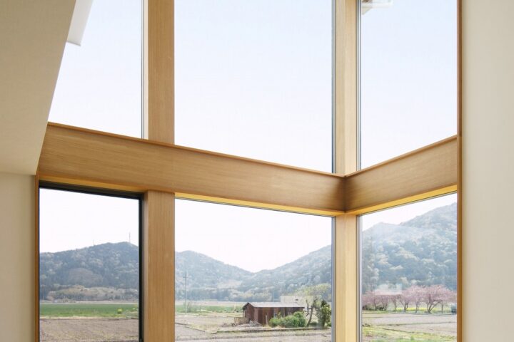 滋賀県の工務店が建てた木の家の大開口窓
