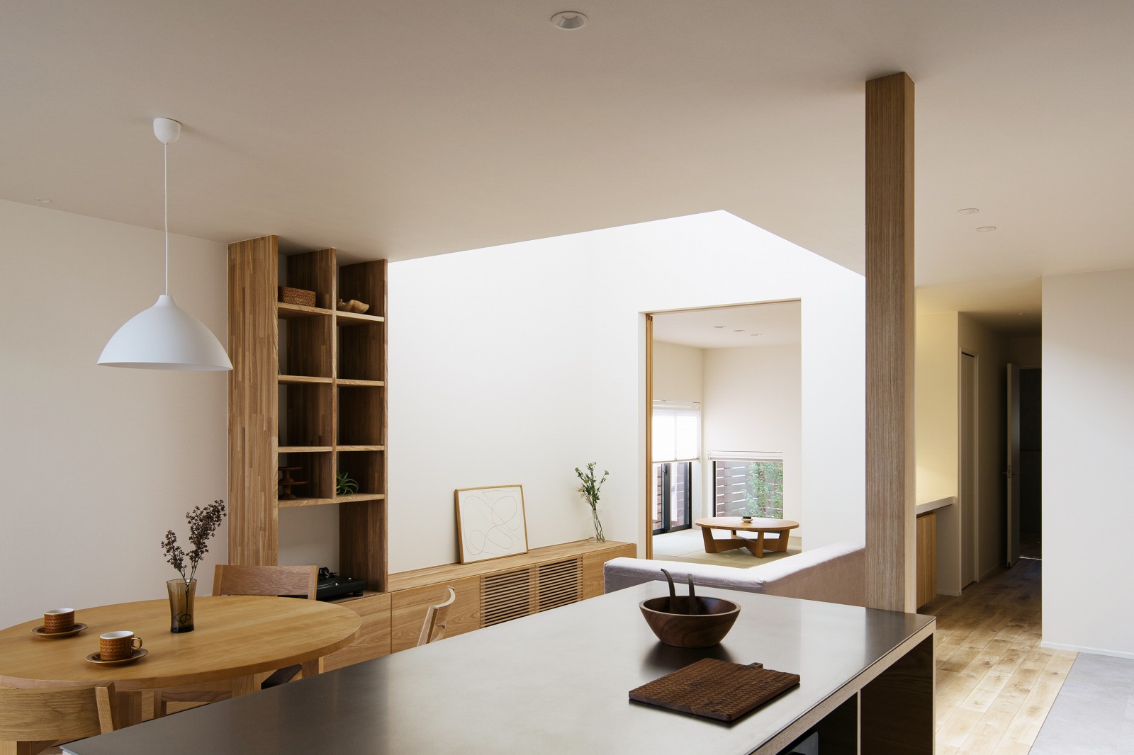 滋賀県大津市の琵琶湖が見える家のリビング