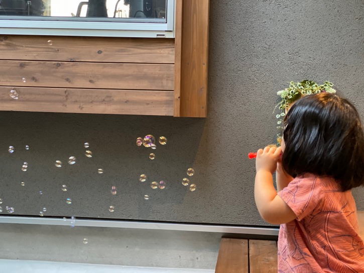 滋賀で注文住宅を建てる工務店のiKKAダイコーホームのお子さまが遊べる中庭