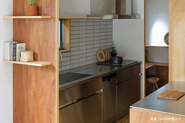 滋賀県大津市の完成見学会のお家のキッチン側の書斎スペース