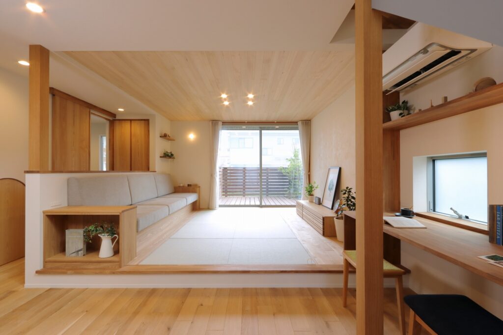 滋賀県大津市の注文住宅の板張り天井の畳リビング