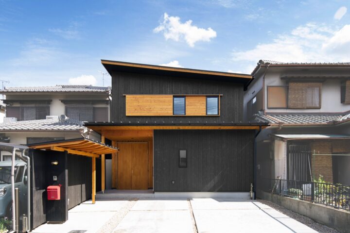 滋賀県大津市に建てた注文住宅の焼杉外観