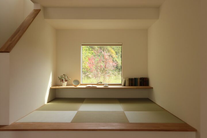 滋賀県大津市/小上がりの畳スペースからみえる自然の景色