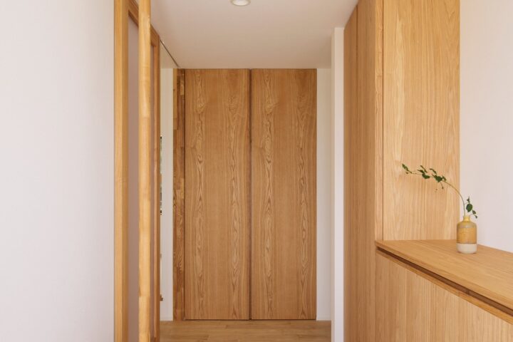 滋賀県大津市で建てた注文住宅の木製玄関